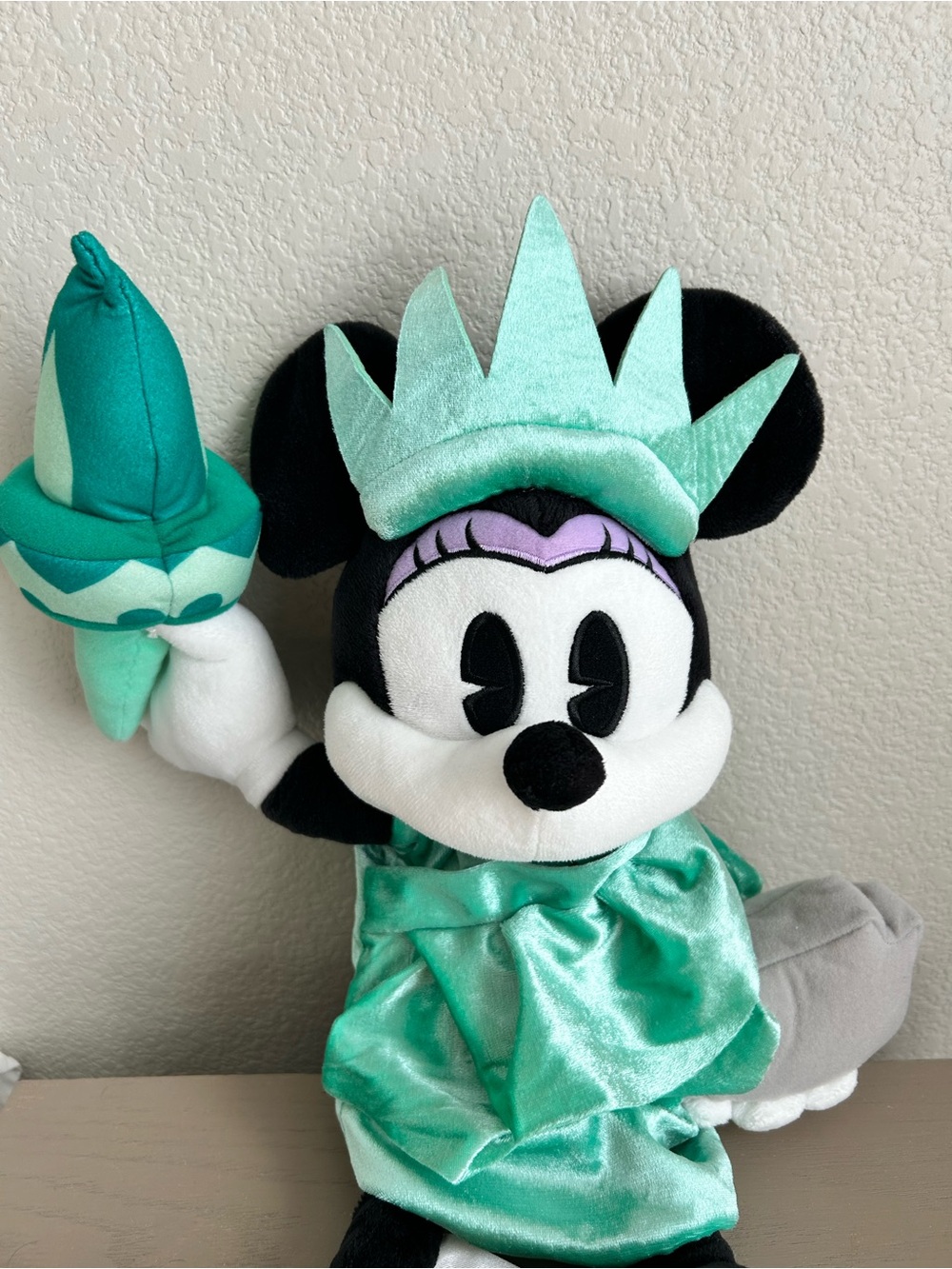 Disney Minnie Mouse Statue of Liberty Plush - Teal & Yellow - Picture 7 of 8